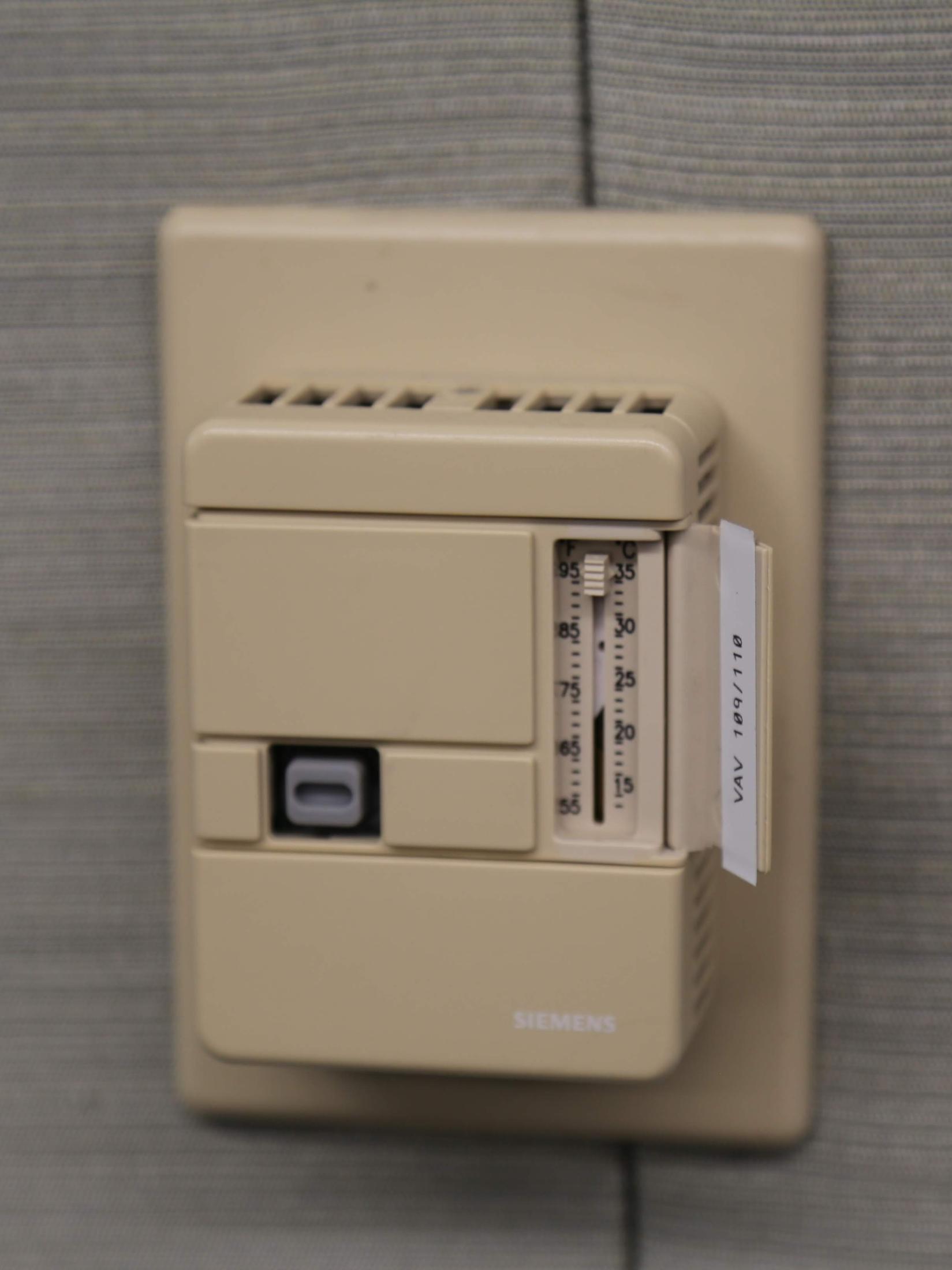 siemens thermostat with temperature adjustment